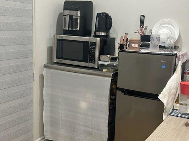 1 Bedroom Shared Living/roommate Mississauga ON 97416953