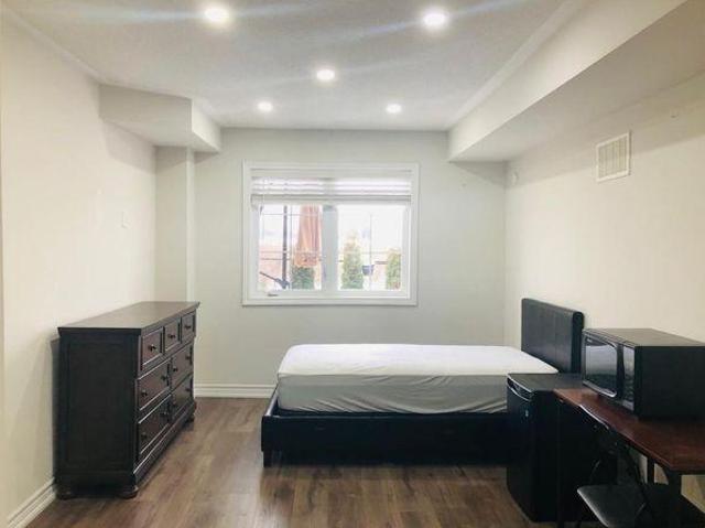 1 Bedroom Shared Living/roommate Brampton ON LS97412851