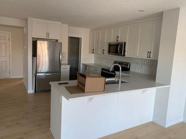 1 Bedroom Shared Living/roommate Edmonton AB LS96645027