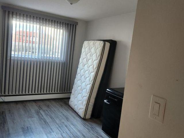 1 Bedroom Shared Living/roommate Edmonton AB LS96648454