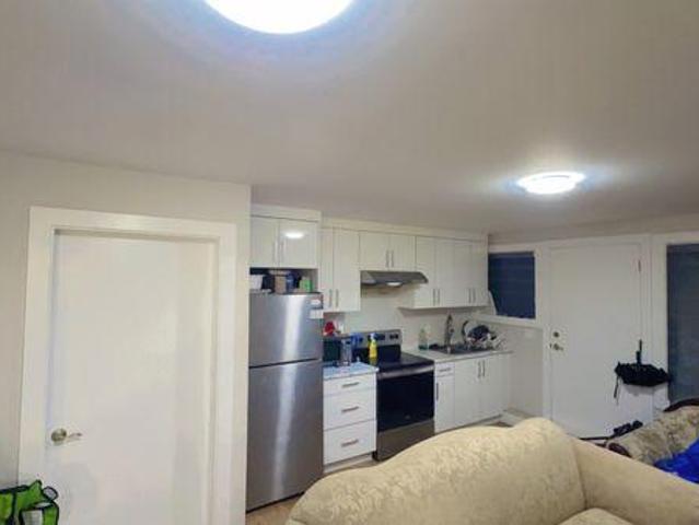 1 Bedroom Shared Living/roommate Surrey BC 97421478