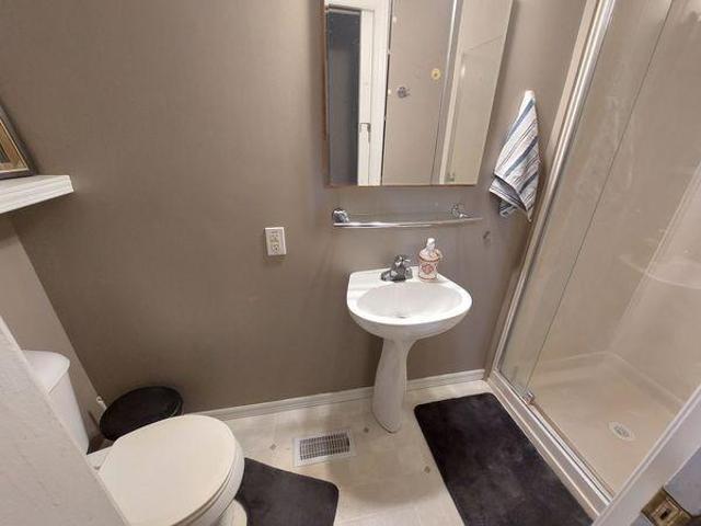 1 Bedroom Shared Living/roommate Sarnia ON 97420064