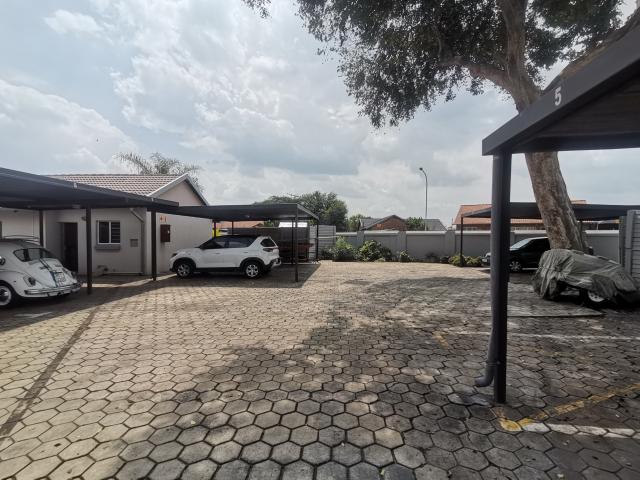 1 Bedroom Simplex in Rooihuiskraal North
