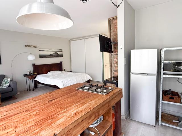1 Bedroom Studio Apartment To Let in Cape Town City Centre