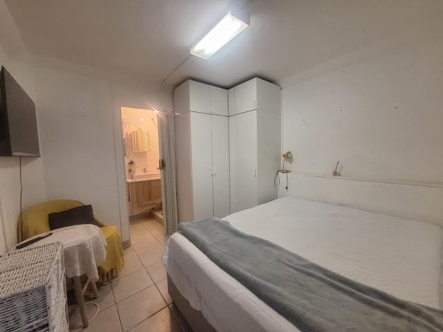 1 Bedroom Studio Apartment To Let in Bothasig