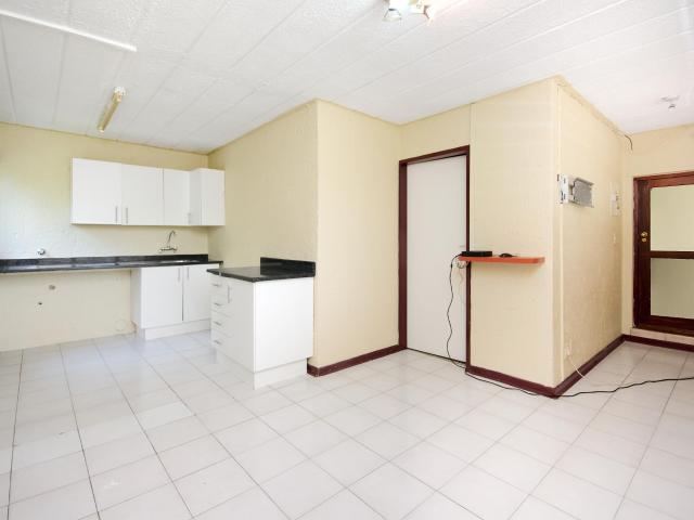 1 Bedroom Studio Apartment To Let in Florida Hills