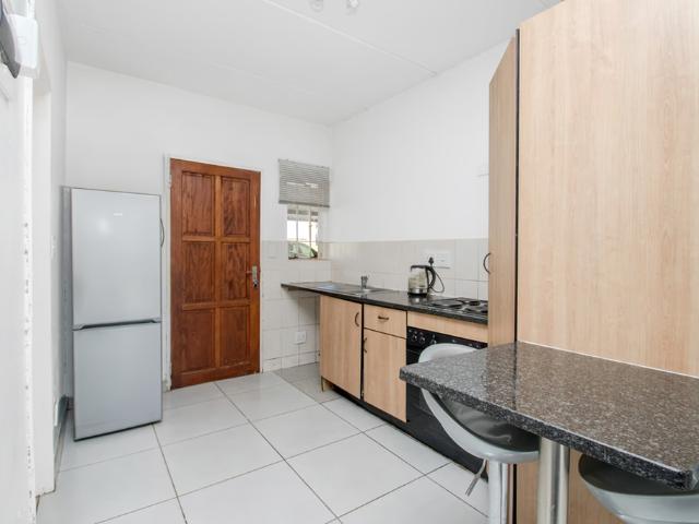 1 Bedroom Studio Apartment To Let in North Riding AH
