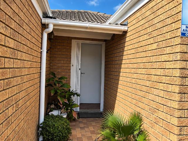 1 Bedroom Studio Apartment To Let in Protea Heights