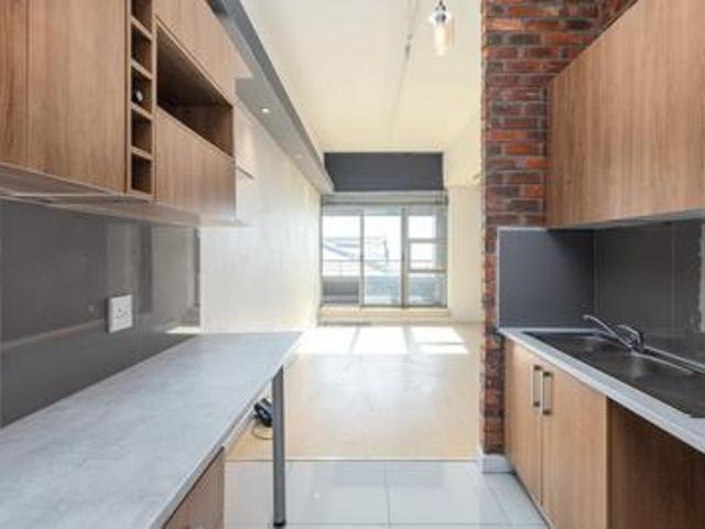 1 bedroom studio apartment / flat to.