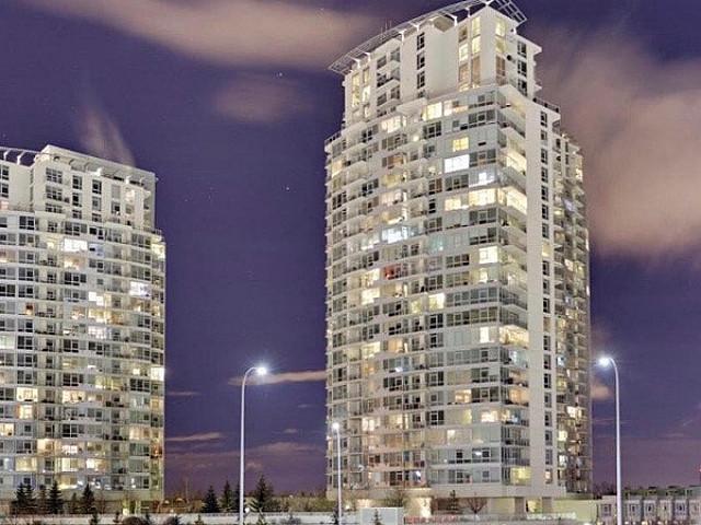1 Bedroom Plus Den Minutes From Downtown
