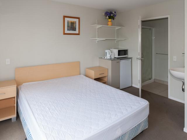 1 bedroom with ensuite and shared facilities – options available $230 – $250 per week