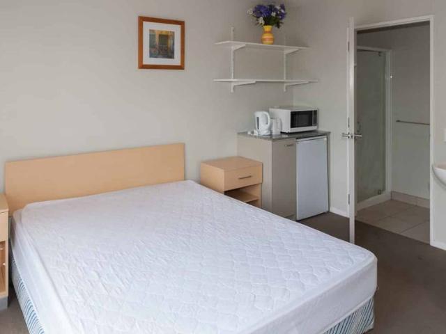 1 bedroom with ensuite and shared facilities – options available $230 $250 per week