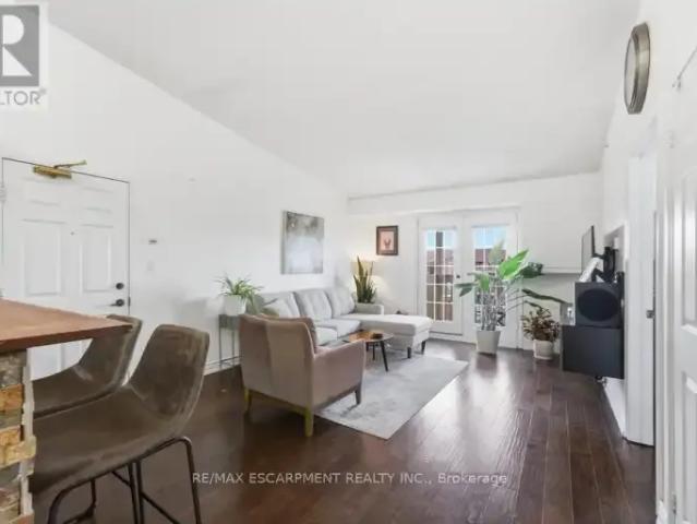 1 Bedroom Townhouse Burlington ON 102701428