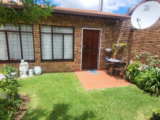 1 Bedroom Townhouse For Sale in Ontdekkerspark