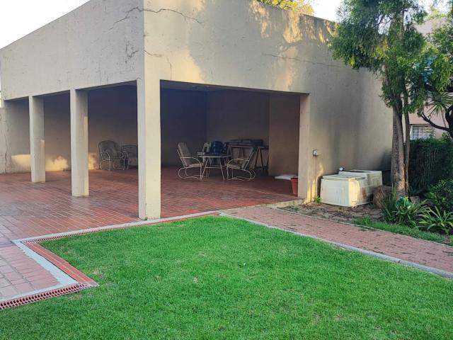 1 Bedroom Townhouse For Sale in Brackendowns
