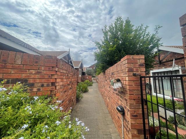 1 Bedroom Townhouse Sold in Dan Pienaar