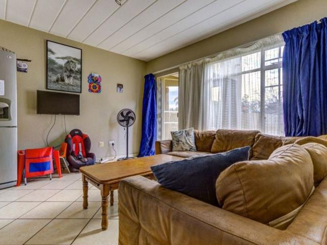 1 Bedroom Townhouse For Sale in Kempton Park AH