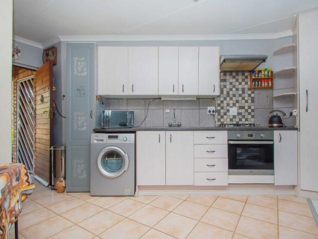 1 Bedroom Townhouse For Sale in Wilgeheuwel