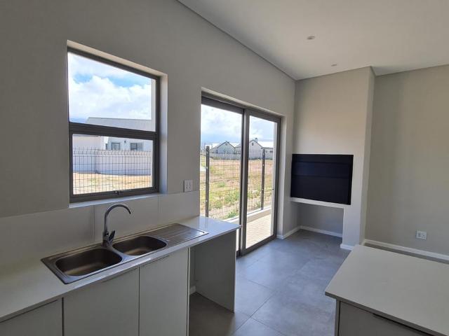 1 Bedroom townhouse freehold for sale in Robertson