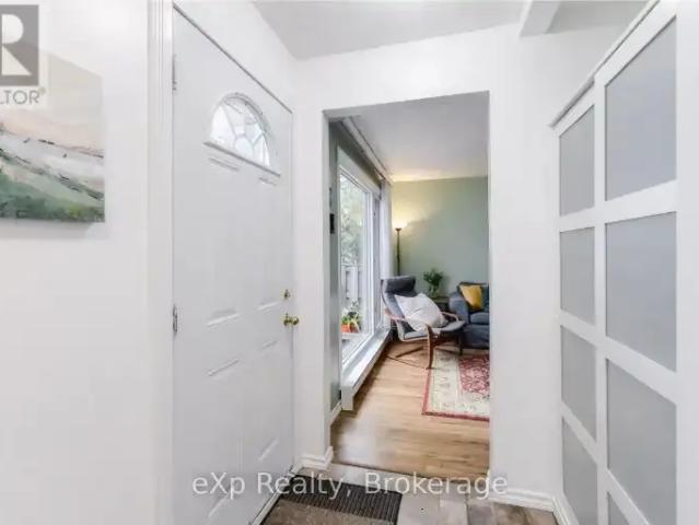 1 Bedroom Townhouse Guelph ON 100527222