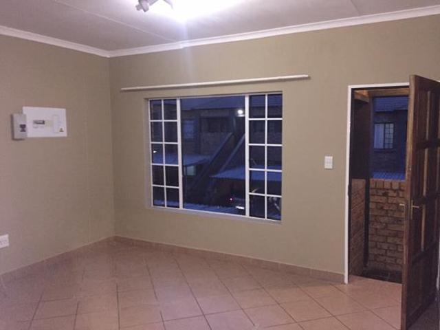 1 Bedroom Townhouse in Elspark