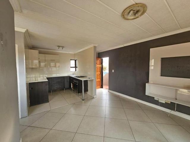 1 Bedroom Townhouse in Glenvista