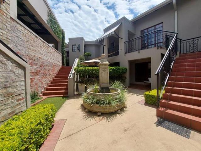 1 Bedroom Townhouse in Waterkloof Ridge