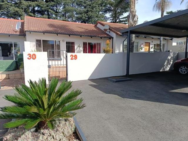 1 Bedroom Townhouse in Weltevreden Park