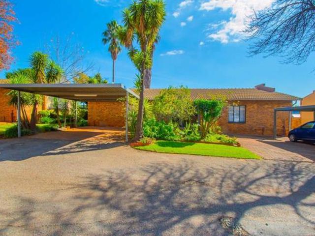 1 Bedroom Townhouse in Wilgeheuwel
