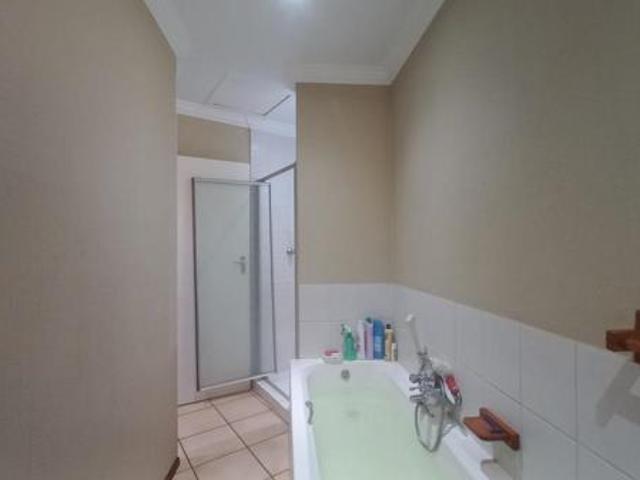 1 Bedroom Townhouse in Wilgeheuwel