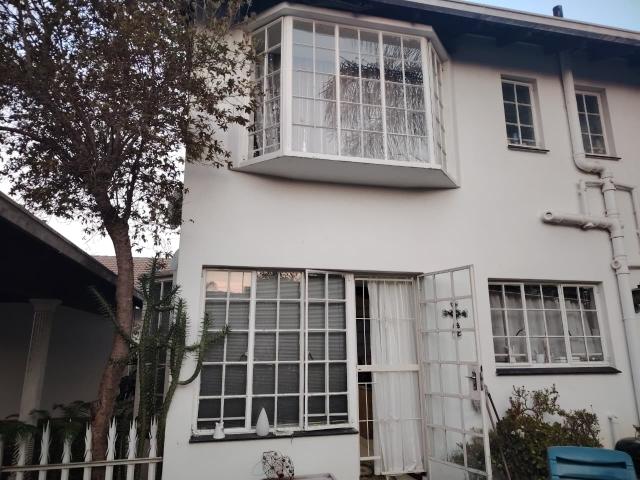 1 Bedroom Townhouse in Wilgeheuwel