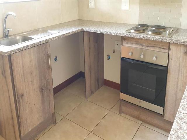 1 Bedroom Townhouse in Zesfontein AH