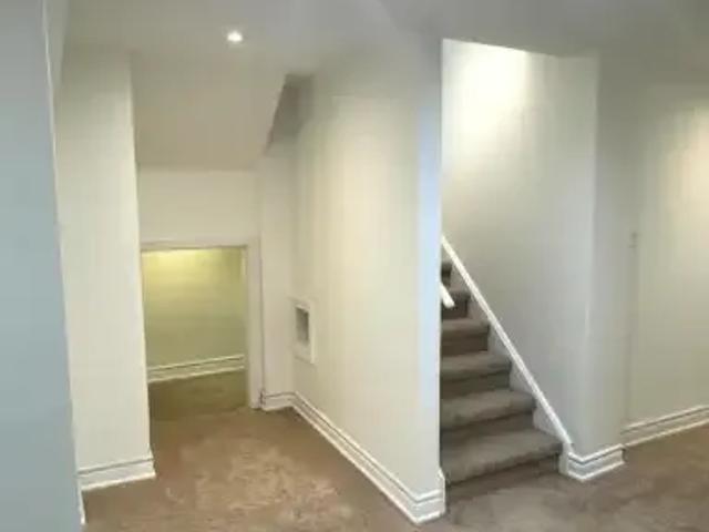 1 Bedroom Townhouse Richmond Hill ON LS102883681