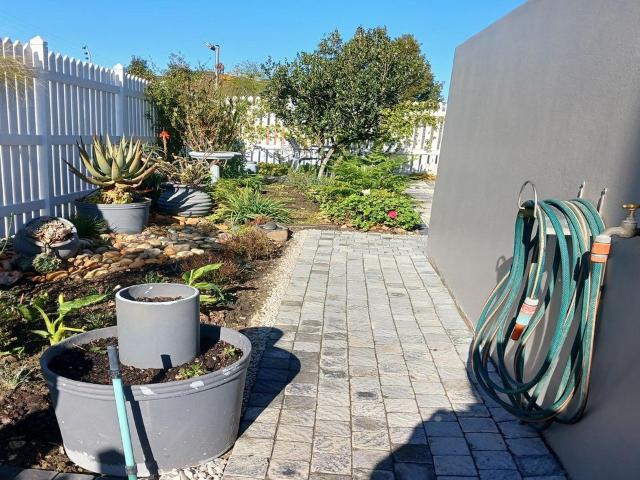1 Bedroom townhouse sectional for sale in Fisher Haven, Knysna