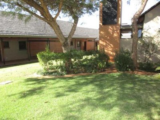1 bedroom townhouse with lock up gar.