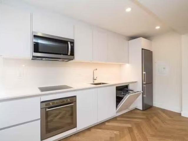 1 Bedroom unit 206 755 Avenue Road