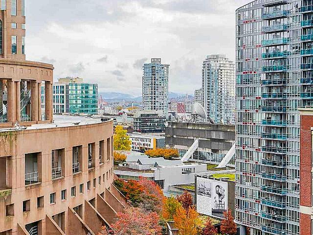 1 Bedroom+den 13th Floor With City View homer & Robson St