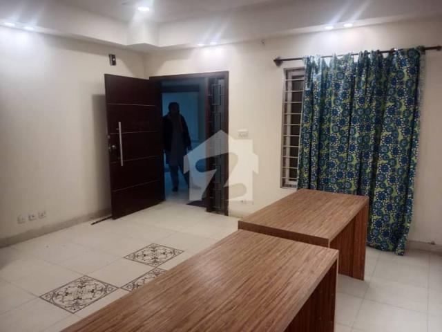 1 BHK Unfurnished Apartment Available in Hamdan Heights