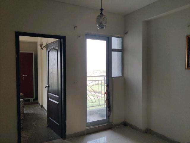1 BHK Apartment in Bamheta Village for resale Ghaziabad. The reference number is 20098573