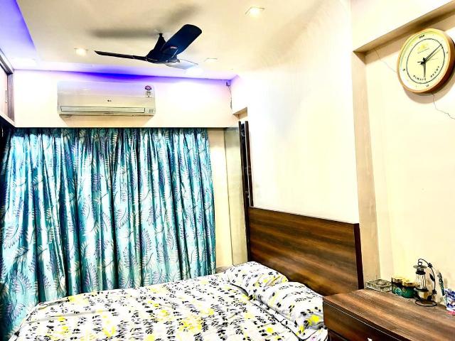 1 BHK Apartment in Bandra East for resale Mumbai. The reference number is 17871675