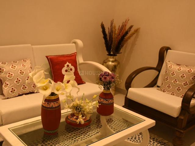 1 BHK Apartment in Bandra West for rent Mumbai. The reference number is 16561630