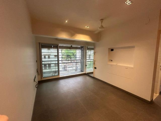 1 BHK Apartment in Bandra West for rent Mumbai. The reference number is 20625839