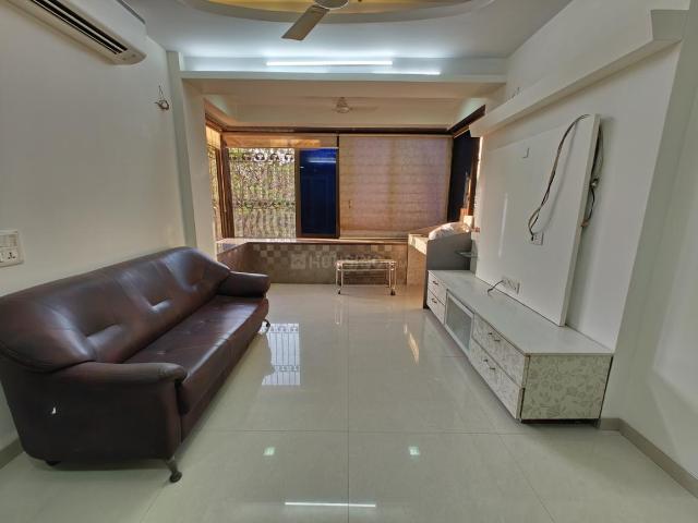 1 BHK Apartment in Bandra West for rent Mumbai. The reference number is 20639557