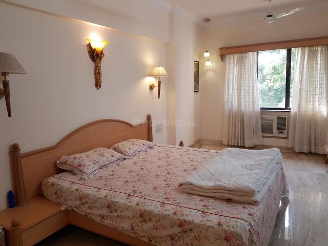 1 BHK Apartment in Bandra West for rent Mumbai. The reference number is 9930436