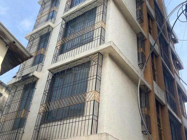1 BHK Apartment in Bandra West for resale Mumbai. The reference number is 19602408