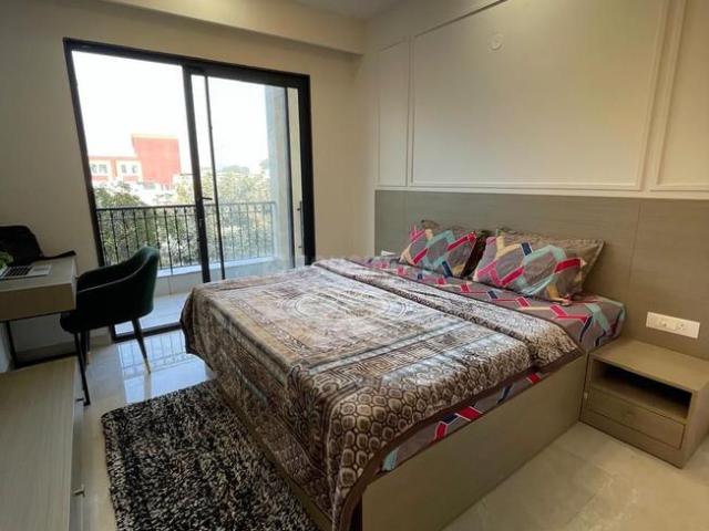 1 BHK Apartment in DLF Phase 3 for rent Gurgaon. The reference number is 19120794