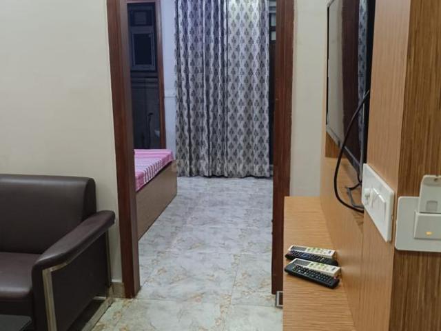 1 BHK Apartment in DLF Phase 3 for rent Gurgaon. The reference number is 20483730
