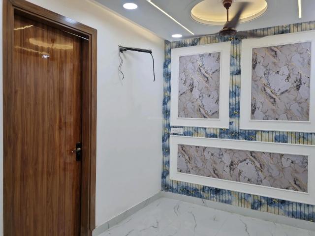 1 BHK Apartment in Dwarka Mor for resale New Delhi. The reference number is 20296035