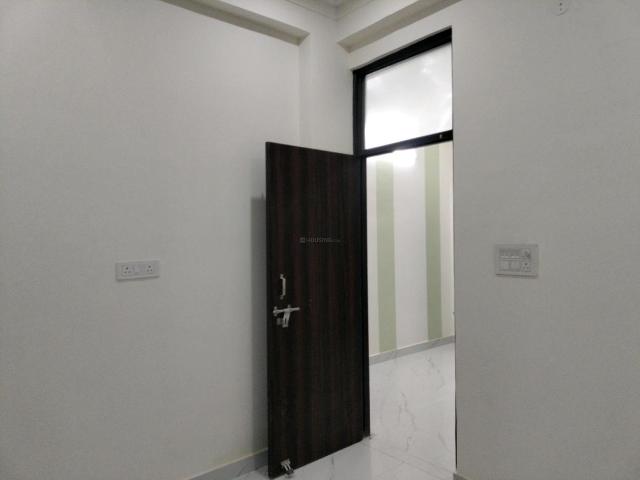 1 BHK Apartment in Kambakshpur for resale Noida. The reference number is 20169589