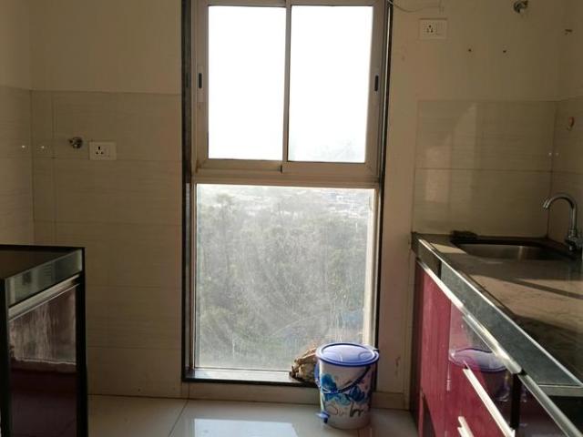 1 BHK Apartment in Kandivali East for resale Mumbai. The reference number is 16084101